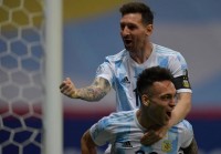 99美洲杯半决赛阿根廷vs巴西:美洲杯半决赛开打，巴西2:0阿根廷，梅西阿圭罗中柱，如何评价阿根廷本场比赛的表现？